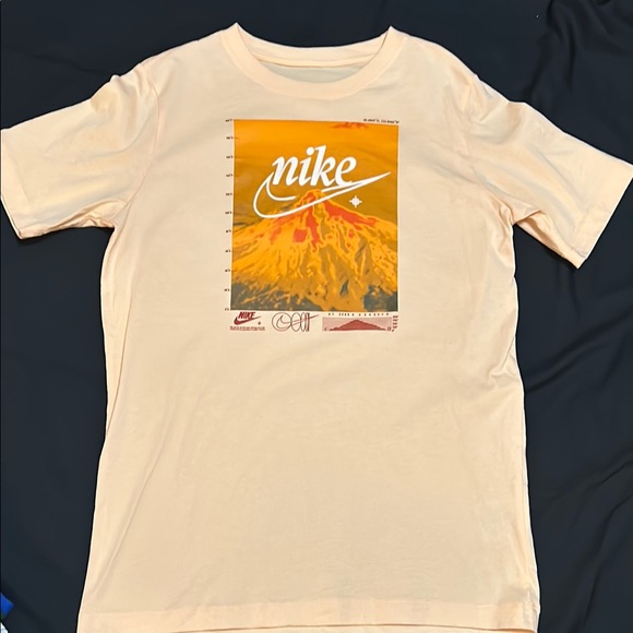 Nike Kids Graphic T-Shirts - Assorted Colors - Size XL - Picture 6 of 6